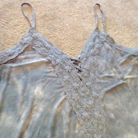 AE Lace Tye Dye Flowy V Neck Tank Top S Small Grey White Strappy - Picture 3 of 6